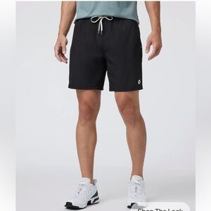 Vuori Men's Black Kore Lined 7" Size Small (A5)